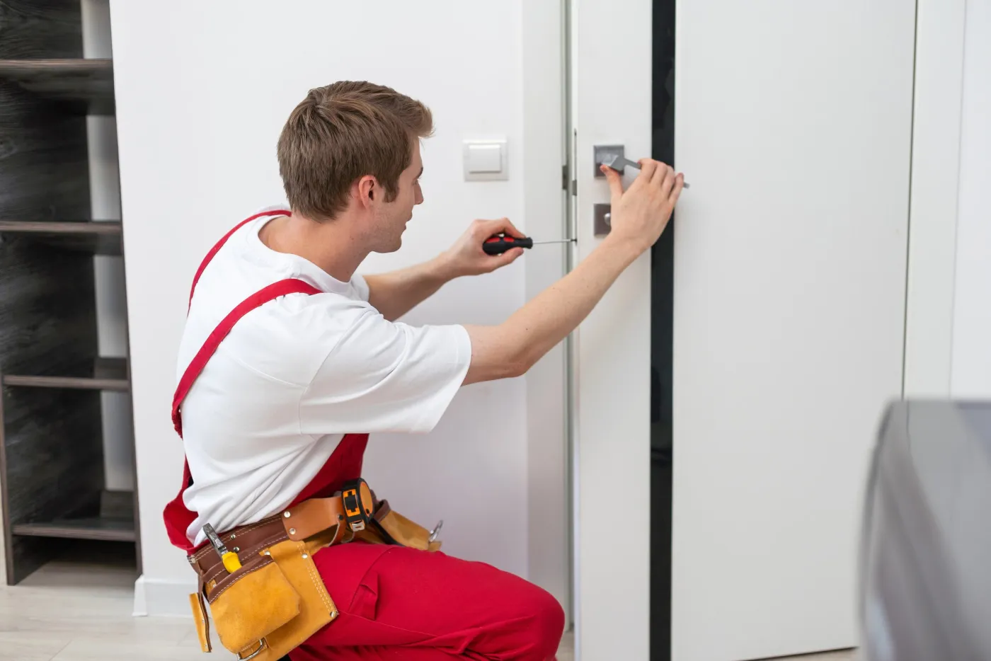 Remplacement d'un mécanisme de porte dans un appartement du 92250